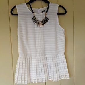 Detailed pleated blouse
